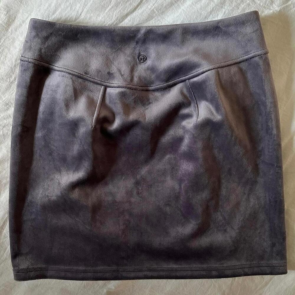 Lululemon Scuba High-Rise Mini Skirt Velvet Nightfall Size M - NWT - Picture 3 of 5